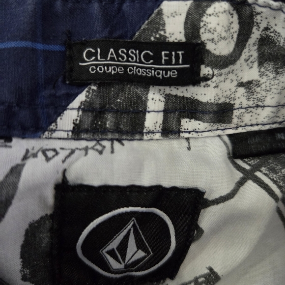 Volcom Blue and Red Casual Button Down Shirt with Plaid Design Size XL - Picture 8 of 9